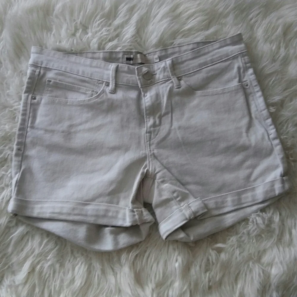 Levi’s White Label Rolled Hem Cream Shorts Size 30 - Picture 3 of 12